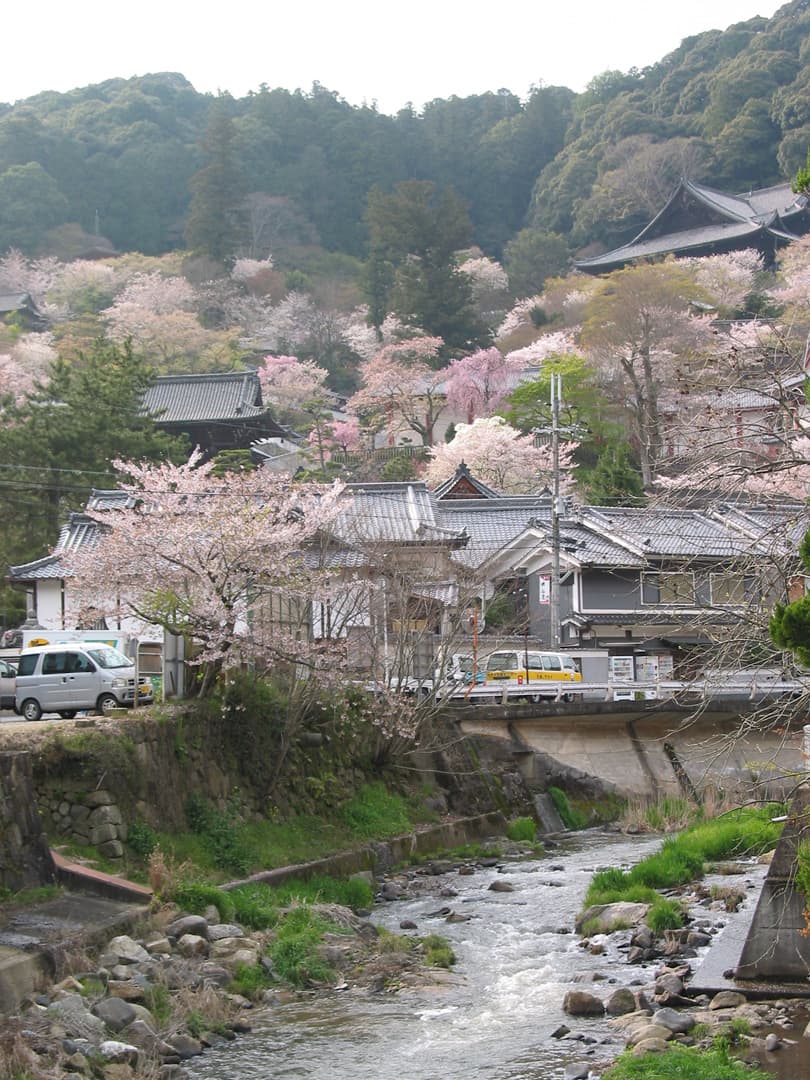 Reference scenery of the region; not a photo of this facility