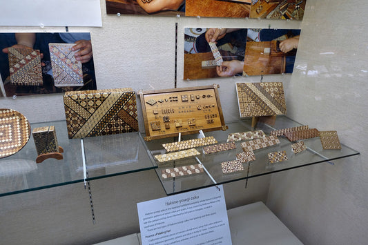 箱根寄木細工の作品の展示